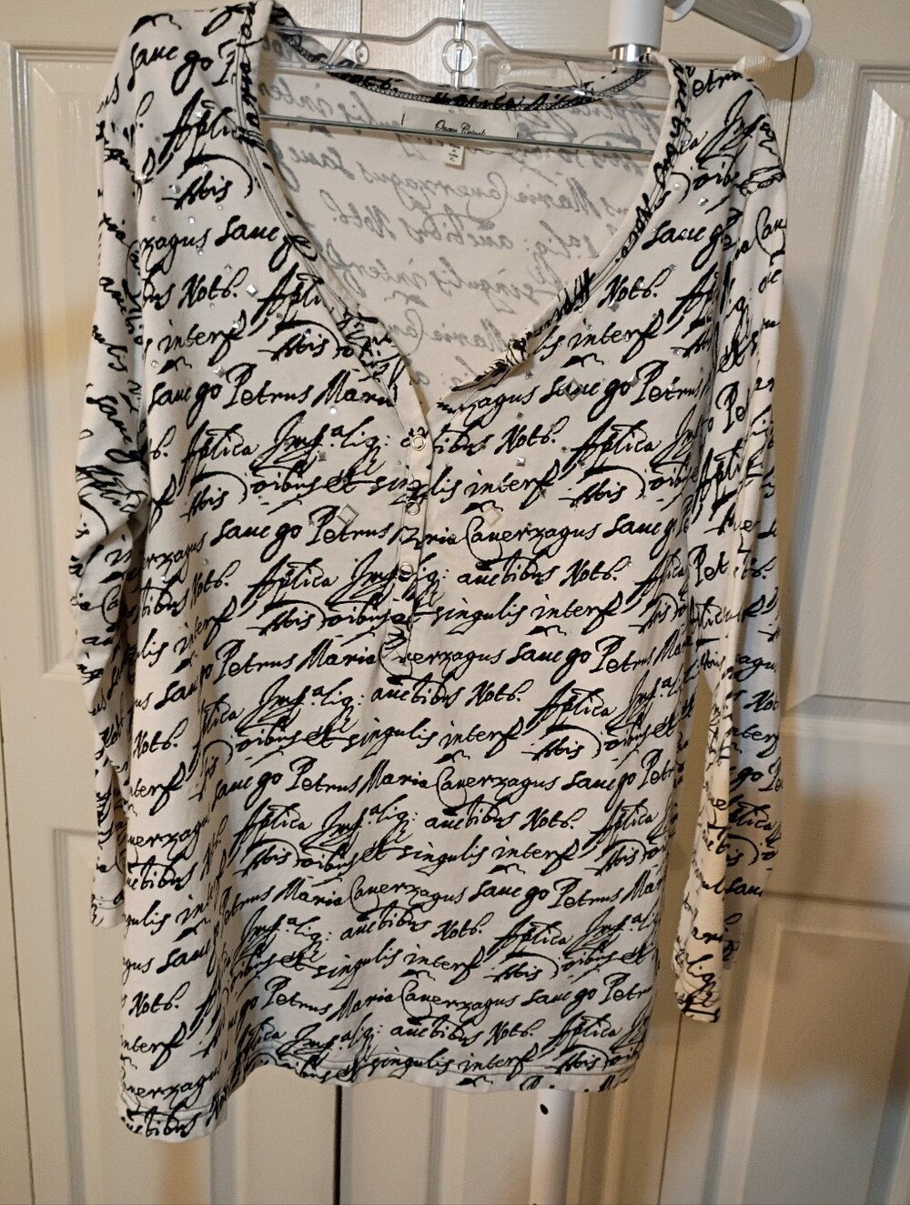 Onque Casuals White Long-Sleeve Script-Print Henley Top